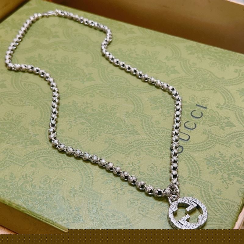G*u*i necklaces